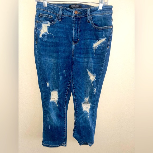 Judy Blue Denim - Judy Blue Distressed Capri Fit Blue Denim Jeans size‎ 7/28